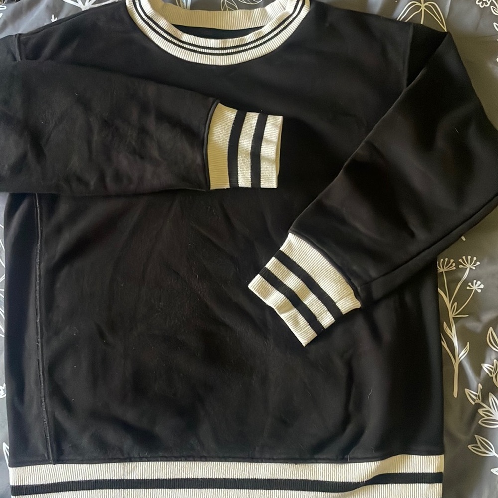 Long sleeve shirt Size S (6-7) color negro usado
